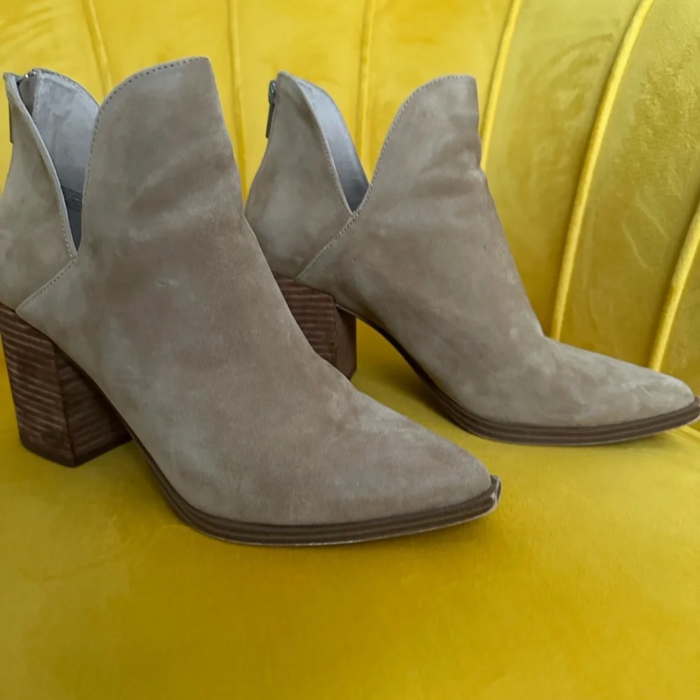 Steve Madden Alyse Pointed Toe Ankle Bootie, Tan, size 9